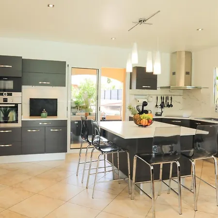 Marine En Bord De Mer... لوميو