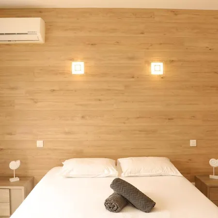 Marine En Bord De Mer... فيلة لوميو